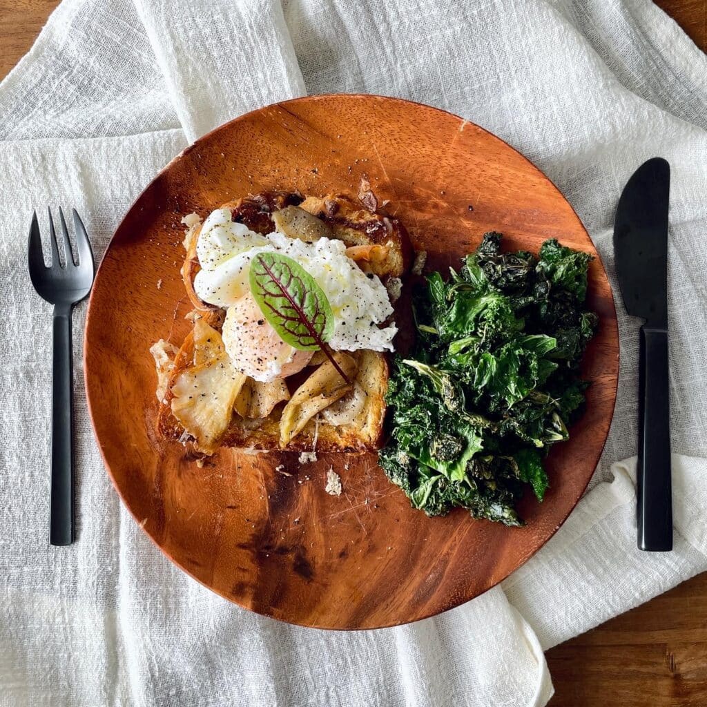 A healthy plate of food made with edible leaves from Grobrix