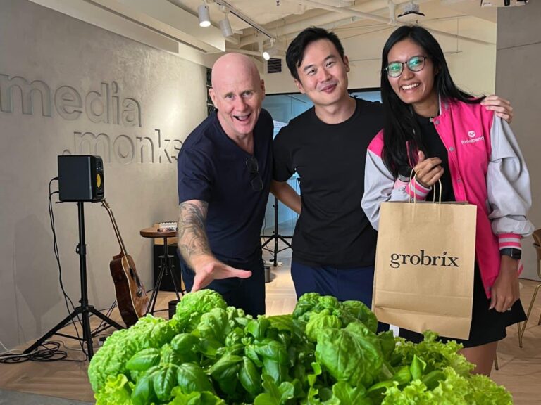 Grobrix setting up a sustainability workshop at Media Monks